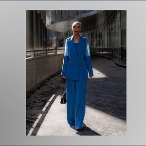 Suit - Women's Blue Sapphire Pant Suit – Size 20